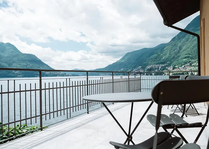 La Luna לינה וארוחת בוקר 3*